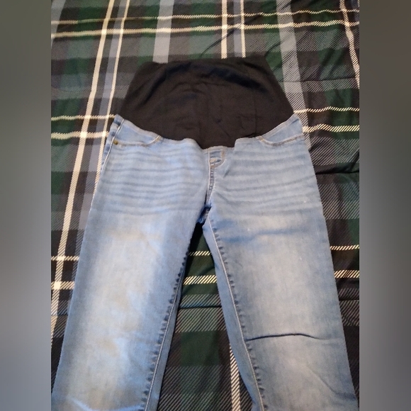 SPRING SALE** NWOT Maternity jeans - Picture 2 of 5